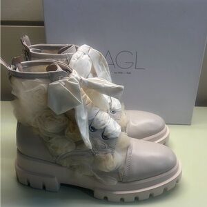 NWT AGL italy Cream Leather Combat Boots with Rugged Sole and Lace-Up Design